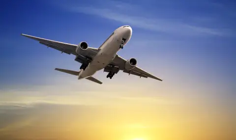 Един загинал и поне 30 ранени след силна турбуленция в самолет боинг 777