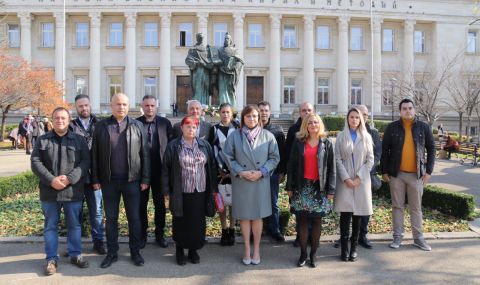 Нинова: Просветеният народ може да решава и да определя сам съдбата си - 1