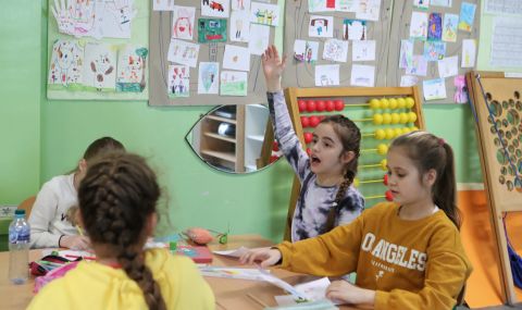 Хиляди училища ще бъдат отворени отново в Украйна - 1