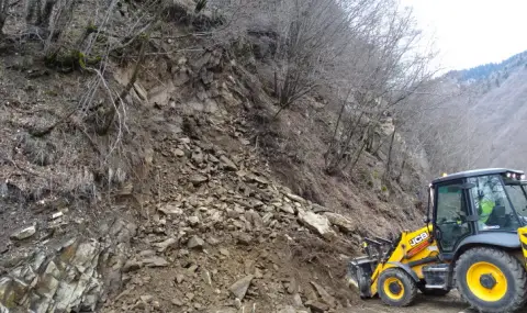 Опасност от падане на скални късове затвори пътя София - Самоков за нощта