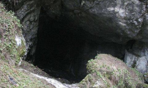 Иманяри в тежко състояние, обгазиха се в пещера - 1