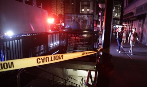 Поне един загинал и петима ранени при срутване на паркинг на няколко нива в Манхатън ВИДЕО - 1