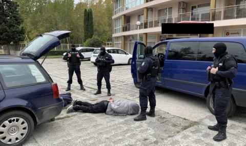 Арестуваха двама криминално проявени в Бургас, извършили множество взломни кражби - 1
