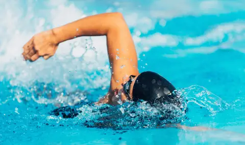 Лора Шаранкова спечели сребро на международен турнир по плуване в Белград   - 1