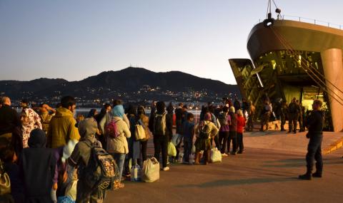 Гърция ограничава трафика на мигранти с телени огради - 1