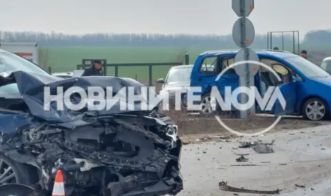 Тежка катастрофа затвори пътя Добрич - Варна, трима са ранени  - 1