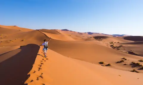 Осъдиха туристи, позирали голи в пустинята Намиб (ВИДЕО) - 1