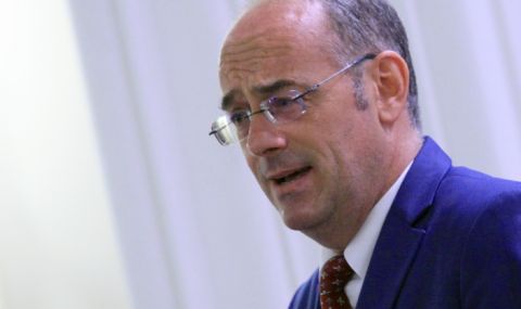 Проф. Атанас Семов: Неадекватност! Това беше годината с най-висока смъртност у нас след Втората световна война - 1