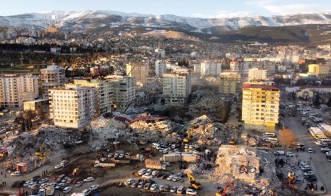 Жертвите на земетресението в Турция достигнаха 47 975 - 1