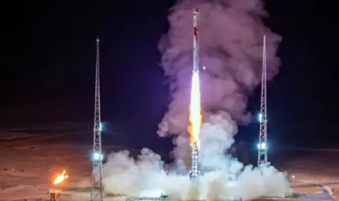 Китай пръв в света изстреля сателити в космоса с ракета с метаново гориво - 1