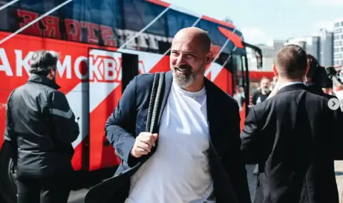 Сръбска футболна легенда показа новата си съпруга и дъщеря си - 1