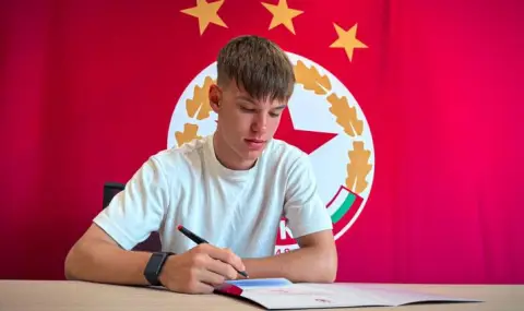 One of the great army talents signed his first professional contract with CSKA  - 1