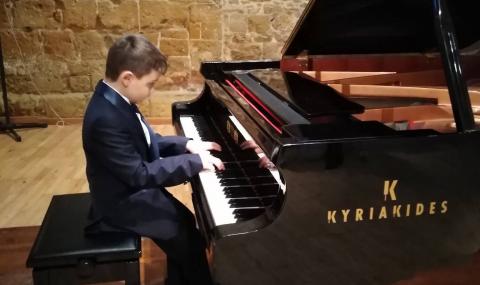7-годишен наш пианист със златен медал от престижен конкурс (ВИДЕО) - 1