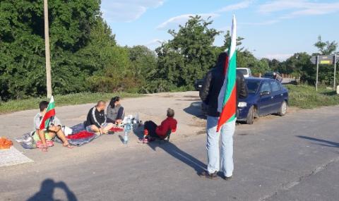Четвърти ден протест блокира пътя Сливен-Ямбол - 1