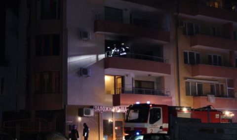 Пожар в Благоевград, жена е в болница - 1
