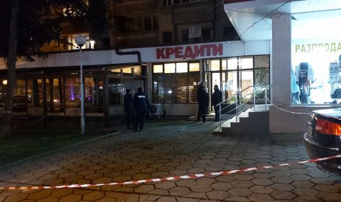 Стрелба в офис за бързи кредити в Стара Загора, има загинал (СНИМКИ) - 1