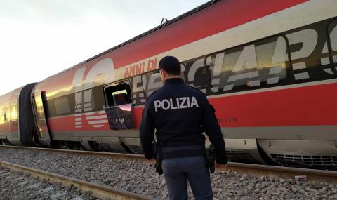 Влак дерайлира край Милано! Има жертви и ранени - 1