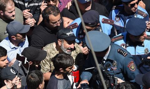 Над 100 задържани на опозиционен протест в Армения - 1