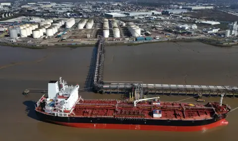 Първи неуспешен опит: Два ултраголеми контейнеровоза не успяха да преминат през Ормузкия проток - 1