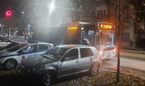 Водач от Столипиново удари с колата си автобус, събраха се роднини - 1
