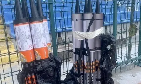 Преди Вечното дерби: Полицията откри ракети и взривни устройства на Националния стадион (СНИМКИ) - 1