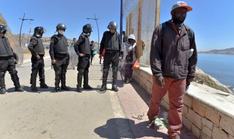 Испания върна близо 5000 имигранти на Мароко - 1