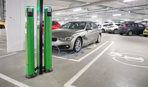 Зареждането на електромобили на буферните паркинги вече ще струва 0,75 лв. за 1 кВтч - 1
