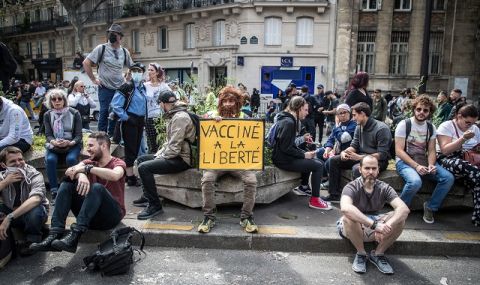 Демонстрации в Лондон и Париж срещу задължителната ваксинация - 1