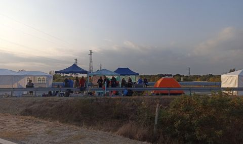 Протестиращите енергетици обявяват точните си искания, блокадата продължава - 1