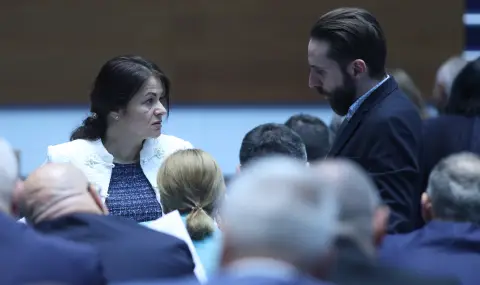 Пленарното заседание на парламента бе прекъснато след спор между депутати - 1