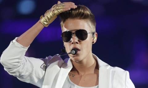 Джъстин Бийбър гушна тлъсти пачки (ВИДЕО) - 1