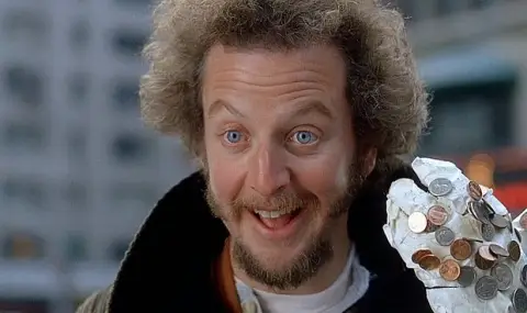 Полицията попречи на култов крадец от "Сам вкъщи" да прави секс с проститутка - 1