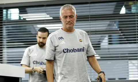 Моуриньо не сдържа сълзите си - 1