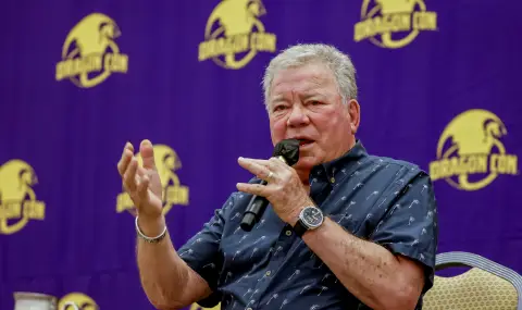 На 94 г. Уилям Шатнър събира 35 музиканти, за да издаде хеви метъл албум  - 1