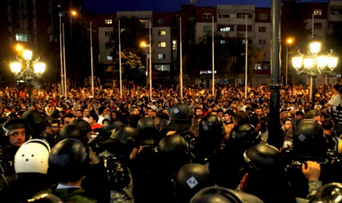 Масови протести и сблъсъци в Македония - 1