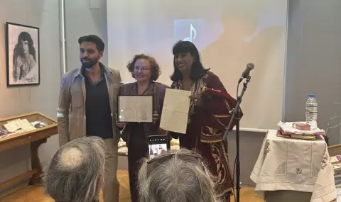 Препълнена зала за поетичния спектакъл „Аз съм Сириус“ по стихове на Ваня Петкова - 1