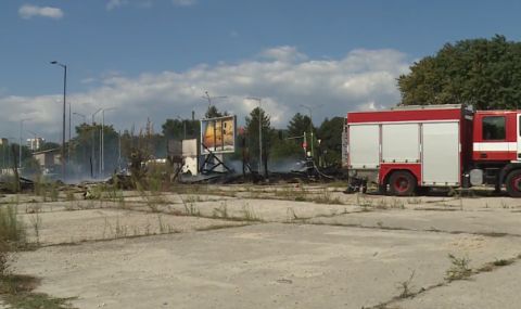 Изгоря цирковата площадка във Варна  - 1