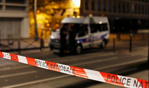 Афганистанец нападна хора с нож в Париж - 1