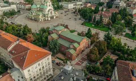 Sofia Municipality requests the release of the parking lot next to "St. Alexander Nevsky" from the National Assembly (Obzor)  - 1