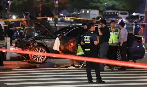 Девет души са загинали след като автомобил се вряза в група хора близо до кметството в Сеул - 1