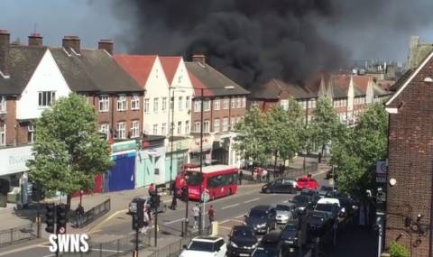 Силни взривове разтърсиха Лондон - 1