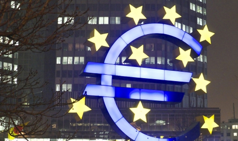 Четири хиляди гърци дължат 15 млрд. евро - 1