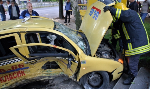 Жена загина при катастрофа в такси - 1