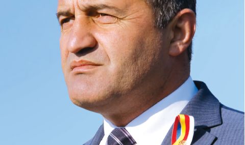 Президентът на Южна Осетия Анатолий Бибилов отстъпва на Алан Гаглоев на президентските избори - 1