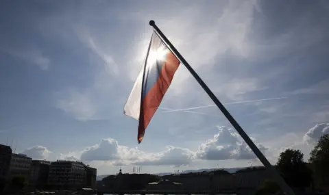 On May 9, the mayor of Dupnitsa got involved in a scandal with the Russian flag  - 1