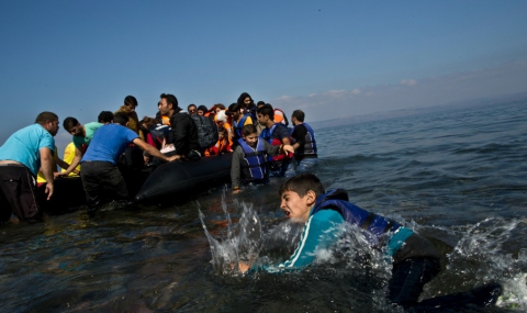 ЕС започва операция в Средиземно море срещу трафикантите - 1