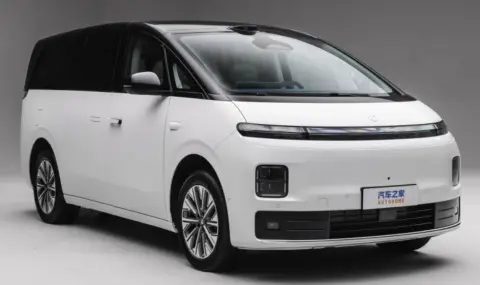Stellantis launches affordable minivan Leapmotor D99  - 1