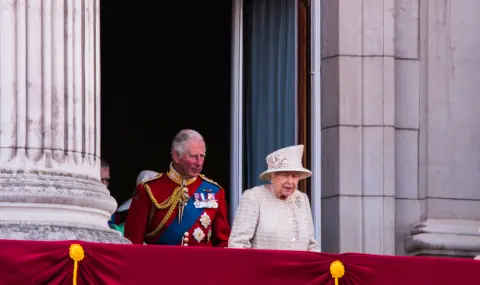 Крал Чарлз III отбеляза 100-тния рожден ден на кралица Елизабет II с прочувствено ВИДЕО - 1