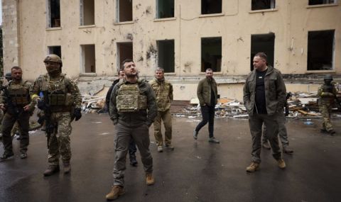 Зеленски призна: Има хора, които ме карат да седна на масата за преговори. Но не виждам нищо за обсъждане - 1
