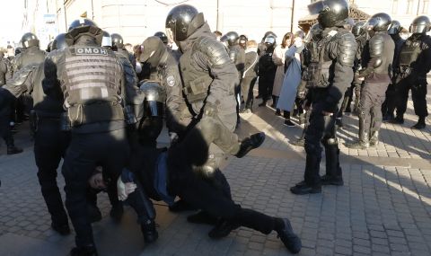 Защо жените в Русия плащат цената на протестите срещу войната? - 1